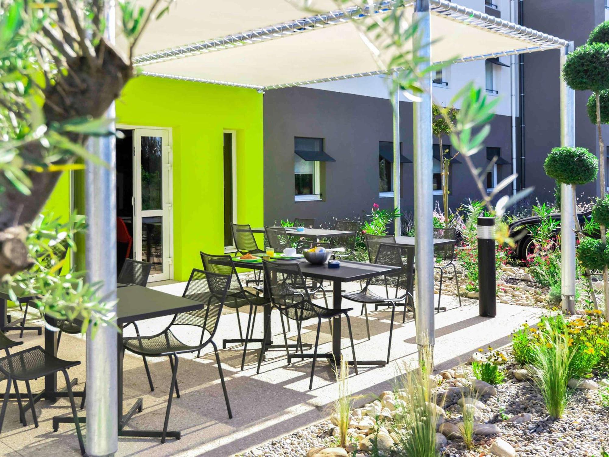 Ibis Budget Porte De Camargue Saint-Martin-de-Crau Exterior photo