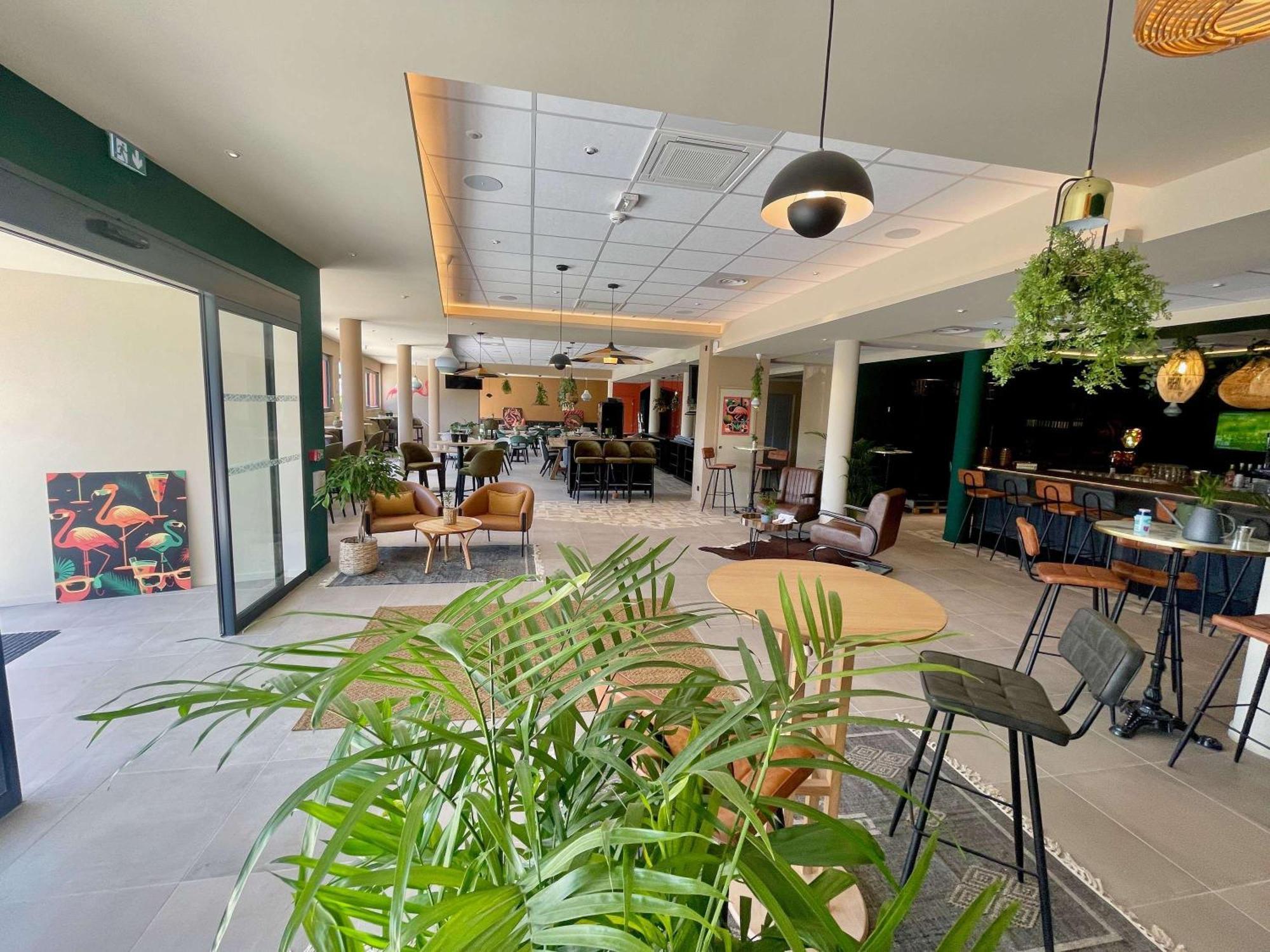 Ibis Budget Porte De Camargue Saint-Martin-de-Crau Exterior photo