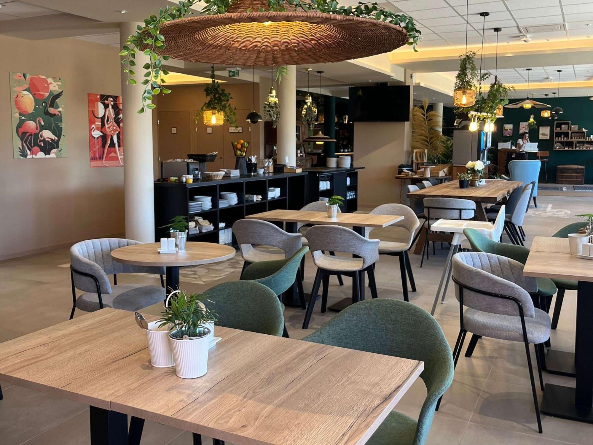 Ibis Budget Porte De Camargue Saint-Martin-de-Crau Exterior photo