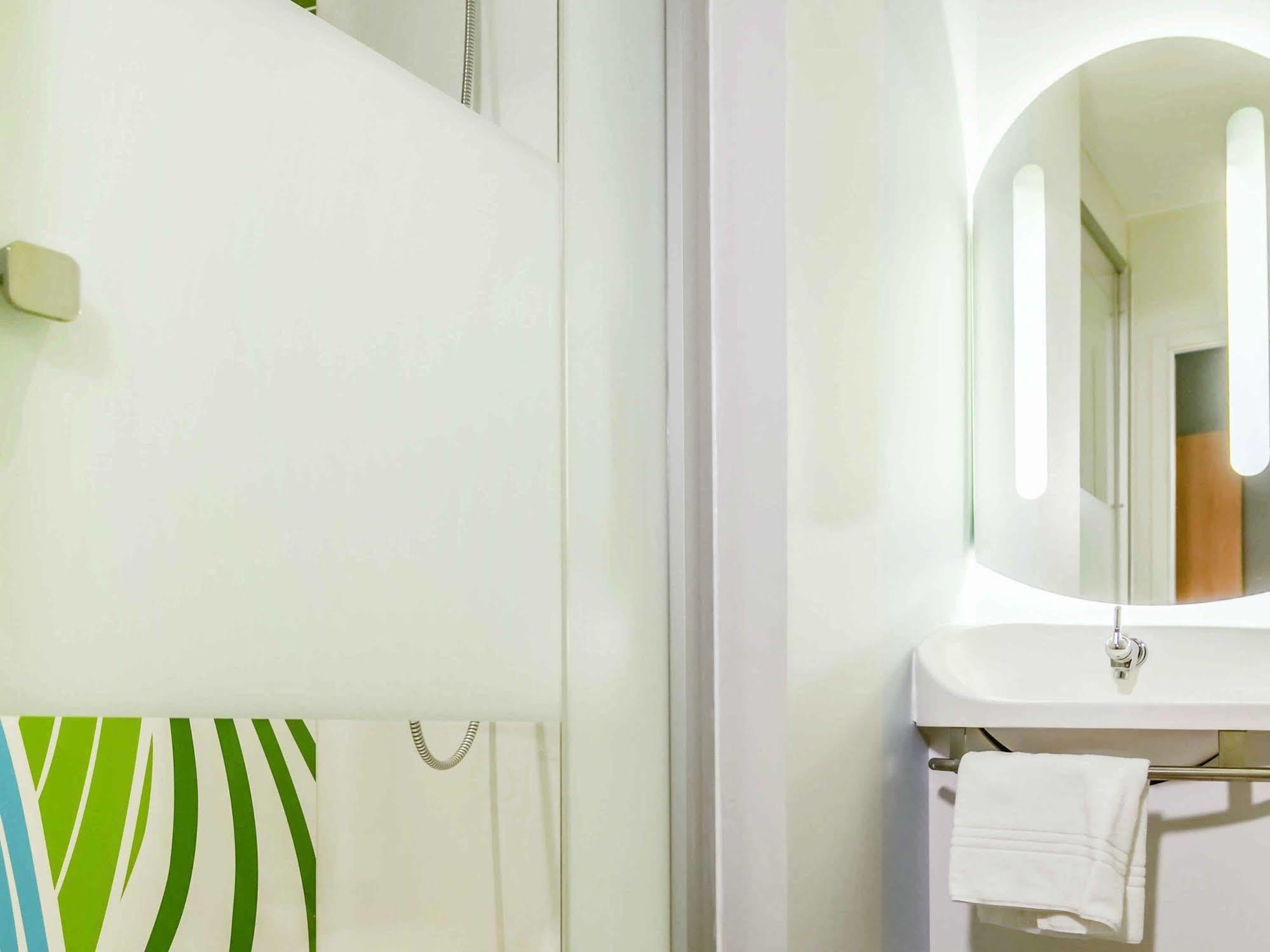 Ibis Budget Porte De Camargue Saint-Martin-de-Crau Exterior photo